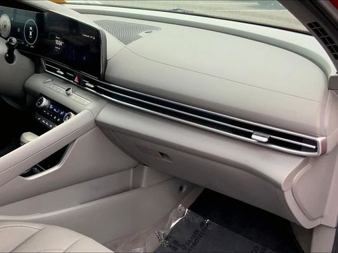 Used 2023 Hyundai Elantra SEL w/ Convenience Package image 16