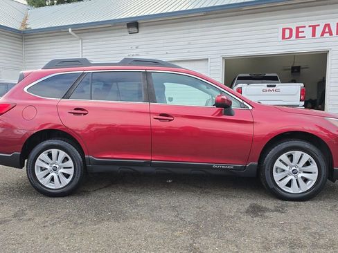 Used 2019 Subaru Outback 2.5i Premium image 2