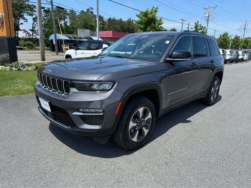 Used 2023 Jeep Grand Cherokee 4WD 4xe image 4