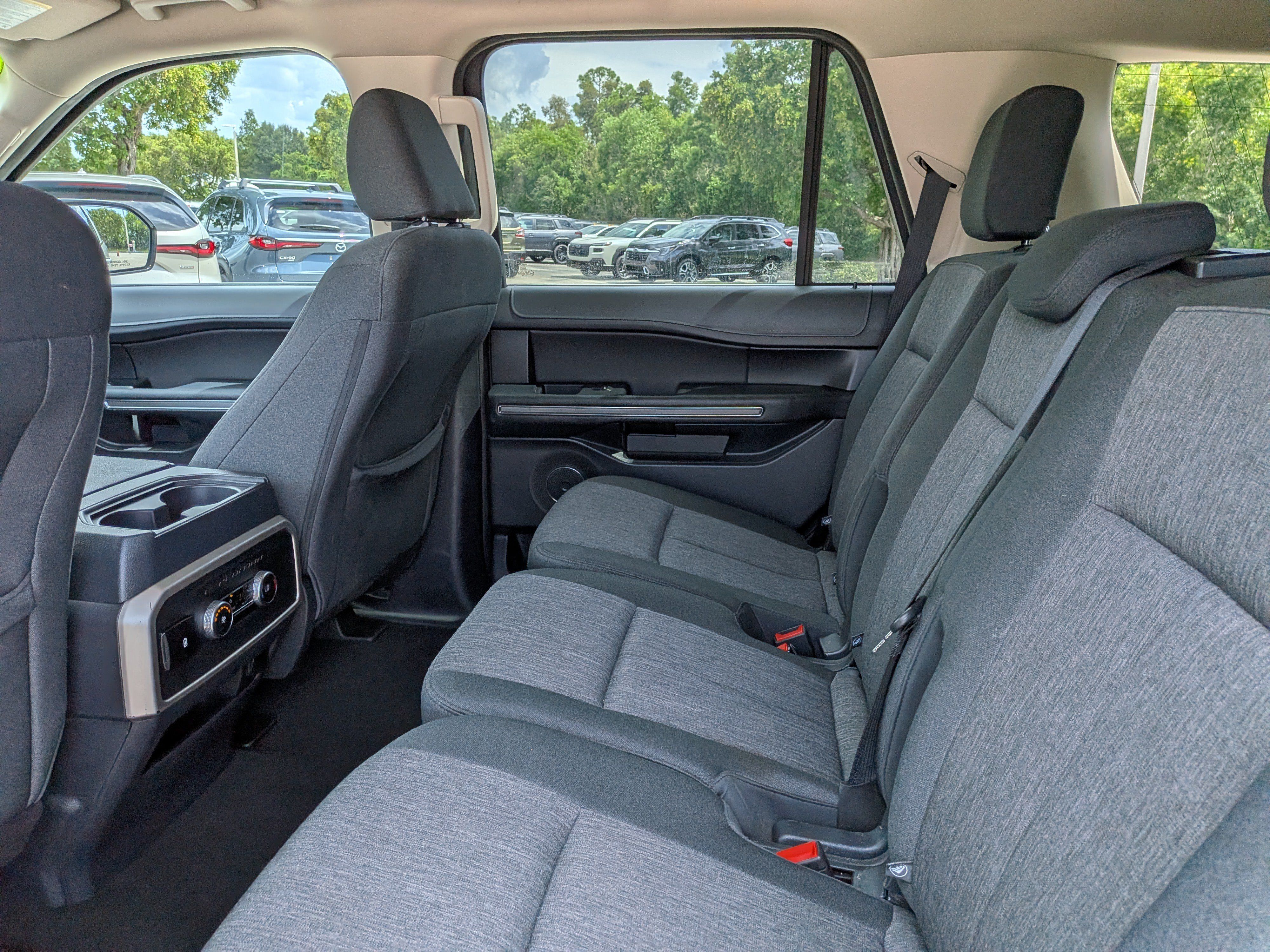 Used 2024 Ford Expedition XLT RWD image 14
