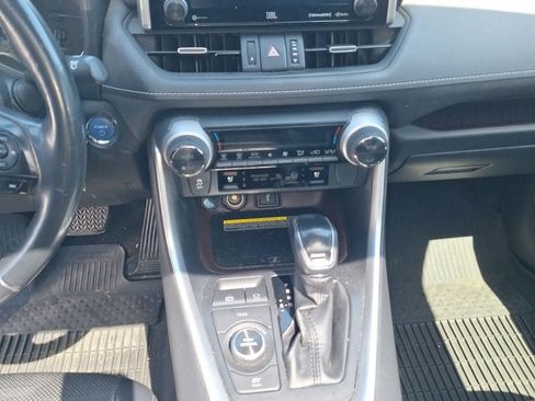 Used 2020 Toyota RAV4 Limited AWD/4WD image 13