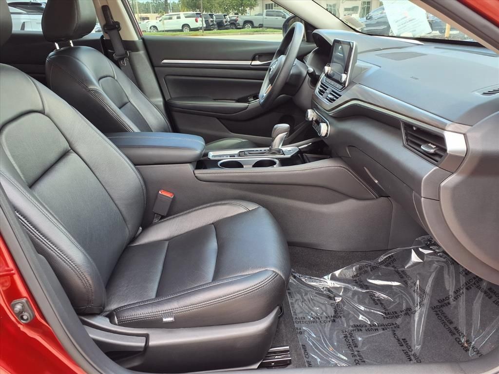 Used 2023 Nissan Altima 2.5 SV AWD/4WD image 9