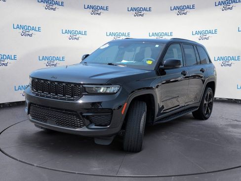 Used 2024 Jeep Grand Cherokee Altitude RWD image 11