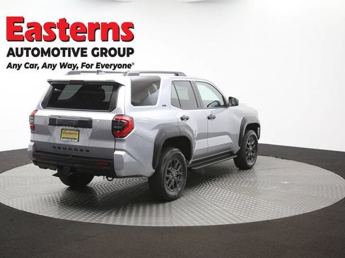 Used 2025 Toyota 4Runner SR5 AWD/4WD image 40