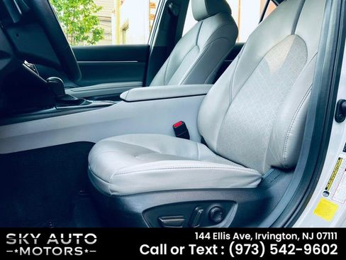 Used 2024 Toyota Camry XSE FWD image 7
