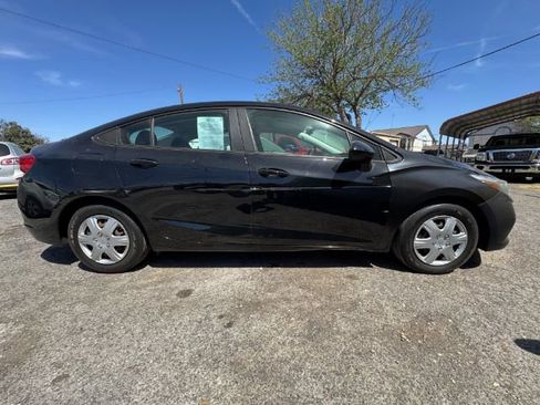 Used 2017 Chevrolet Cruze LS image 4