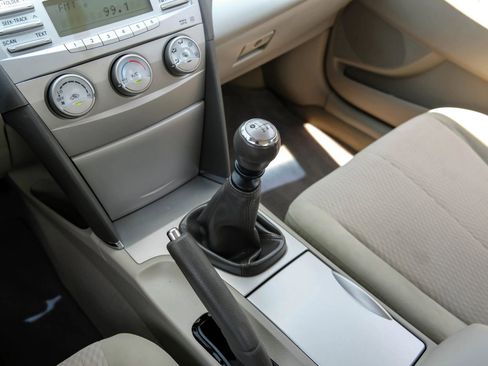 Used 2011 Toyota Camry FWD image 26