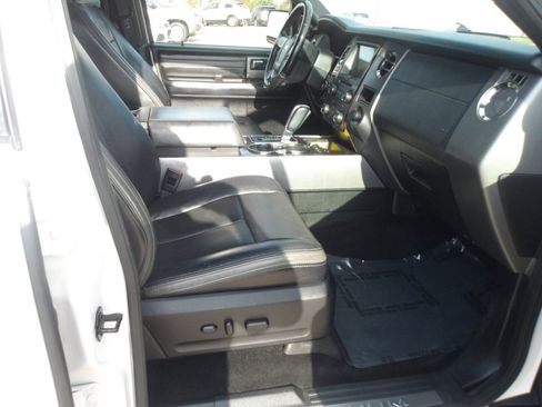 Used 2017 Ford Expedition Platinum image 10
