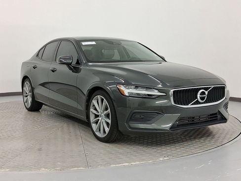 Used 2020 Volvo S60 T5 Momentum w/ Premium Package image 7