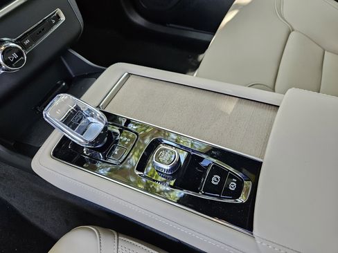 New 2026 Volvo XC90 B5 Plus image 31