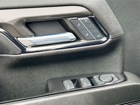 Used 2024 GMC Sierra 2500 AT4 image 9