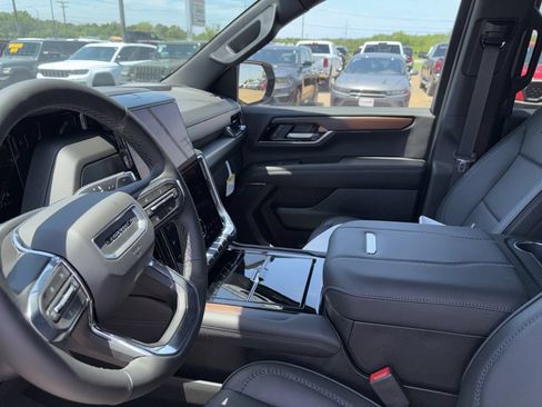 New 2026 GMC Yukon Denali w/ Sun & Power Step Package AWD/4WD image 15