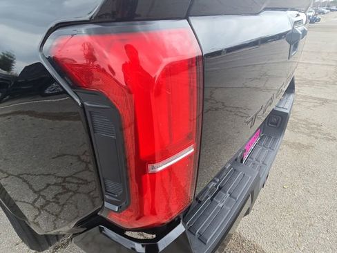 Used 2025 Toyota Tacoma SR5 image 33