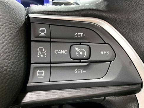 New 2025 Jeep Grand Cherokee Altitude image 22