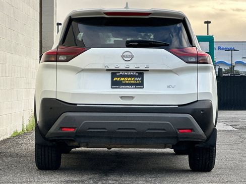 Used 2022 Nissan Rogue SV image 5