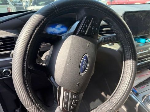 Used 2020 Ford Explorer XLT w/ Equipment Group 202A RWD image 14