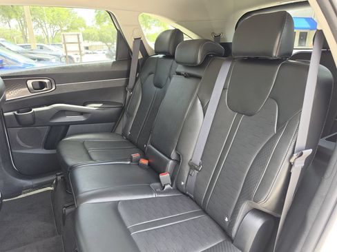 Used 2024 Kia Sorento S FWD image 16
