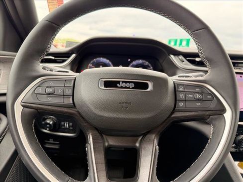 Used 2025 Jeep Grand Cherokee Limited AWD/4WD image 15