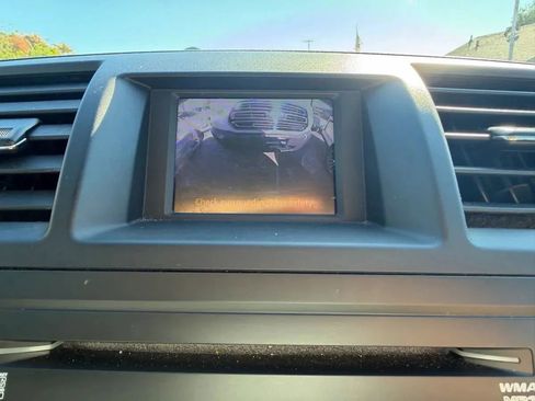 Used 2012 Toyota Highlander SE FWD image 10