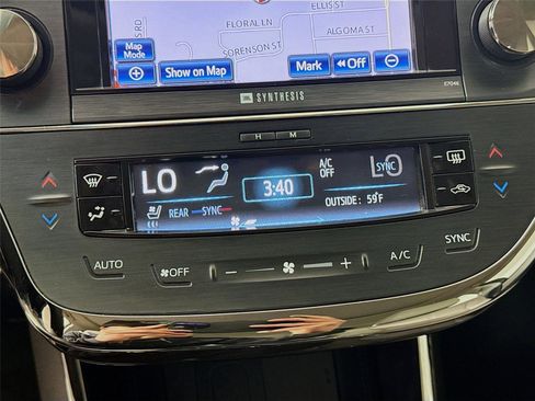Used 2013 Toyota Avalon Limited w/ Technology Pkg FWD image 9