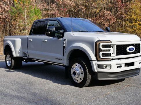 Used 2025 Ford F450 Platinum w/ FX4 Off-Road Package image 4