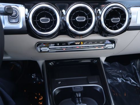 Used 2022 Mercedes-Benz GLB 250 w/ Premium Package Lite image 42