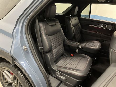 Used 2025 Ford Explorer ST-Line w/ Premium Package image 36