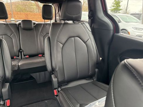 New 2026 Chrysler Pacifica Select image 16