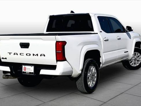 Certified 2026 Toyota Tacoma SR5 AWD/4WD image 13