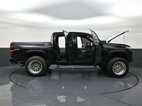 Used 2025 Chevrolet Colorado Z71 AWD/4WD image 29