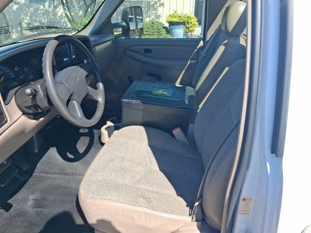 Used 2005 GMC Sierra 2500 W/T RWD image 10