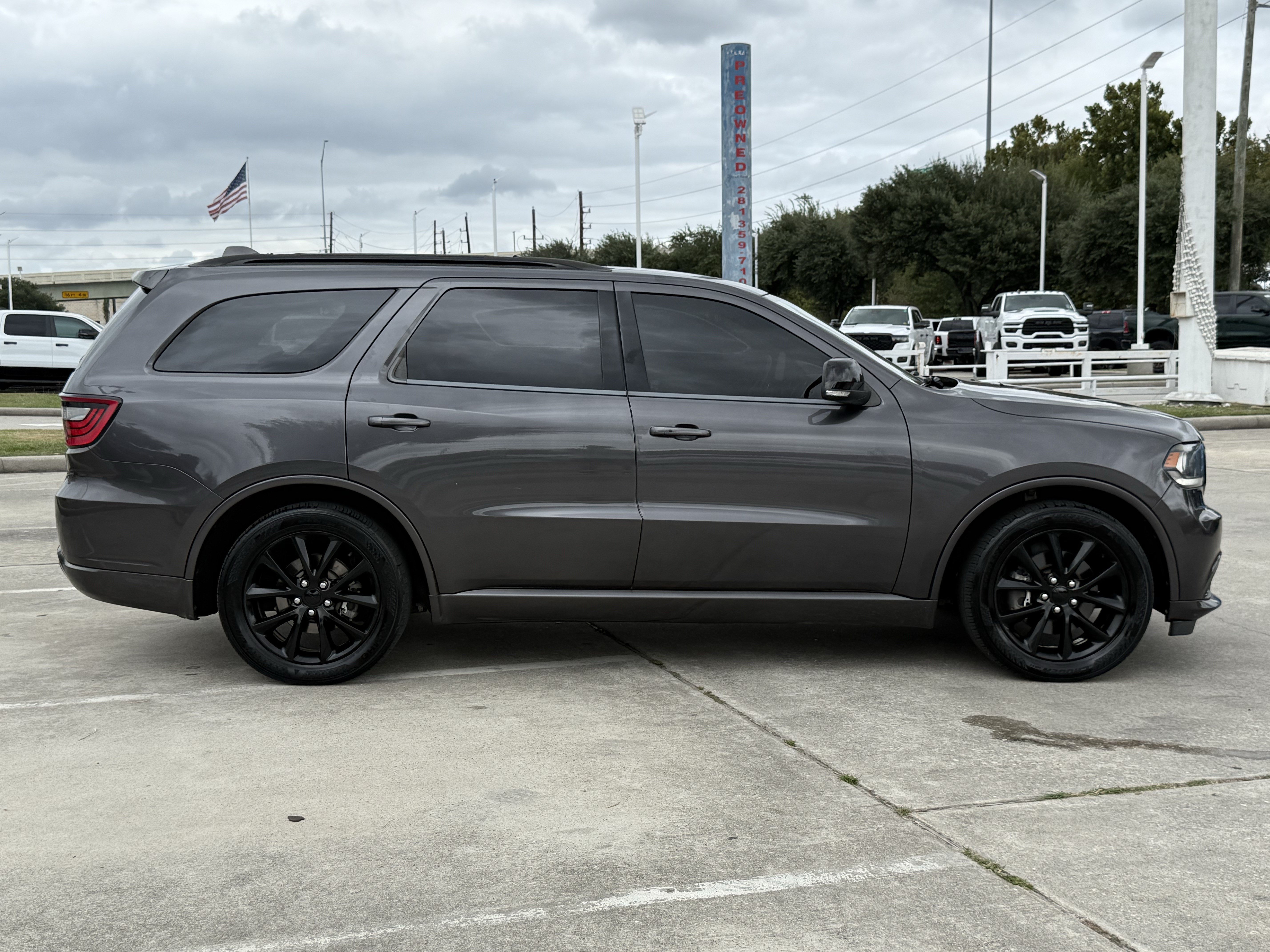 Used 2017 Dodge Durango R/T w/ Technology Group AWD/4WD image 3