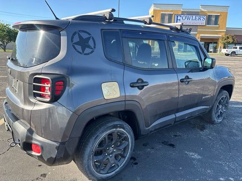 Used 2017 Jeep Renegade Latitude AWD/4WD image 5