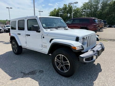 Used 2023 Jeep Wrangler Unlimited Sahara AWD/4WD image 35