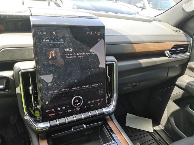 Used 2026 GMC Yukon Denali w/ Sun & Power Step Package AWD/4WD image 4