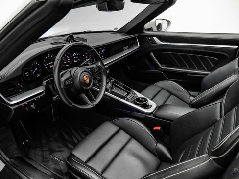 Used 2022 Porsche 911 Targa 4S AWD/4WD image 3