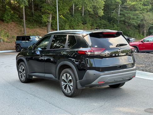 Used 2023 Nissan Rogue SV w/ SV Premium B Package FWD image 3