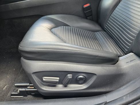 Used 2018 Toyota Camry SE FWD image 16