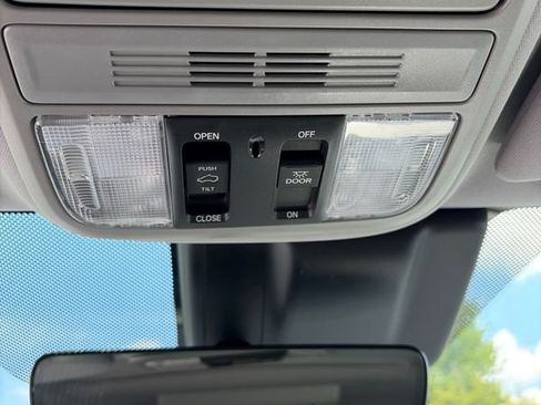 Used 2019 Honda Odyssey EX-L image 25