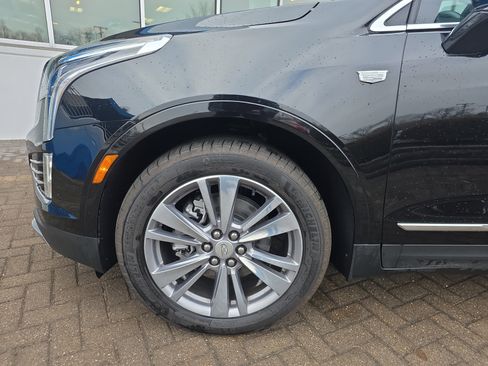 Used 2025 Cadillac XT5 Premium Luxury image 11