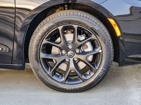 New 2026 Chrysler Pacifica Select w/ S Appearance Package image 11