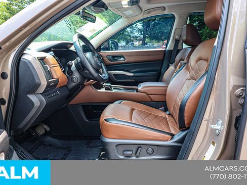 Used 2023 Nissan Pathfinder Platinum w/ Cargo Package FWD image 17