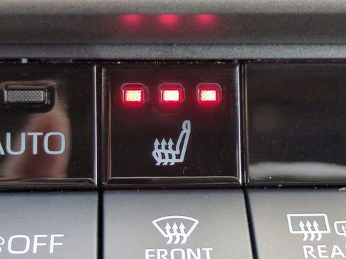 Used 2025 Toyota Camry SE w/ Multimedia Upgrade Package image 22