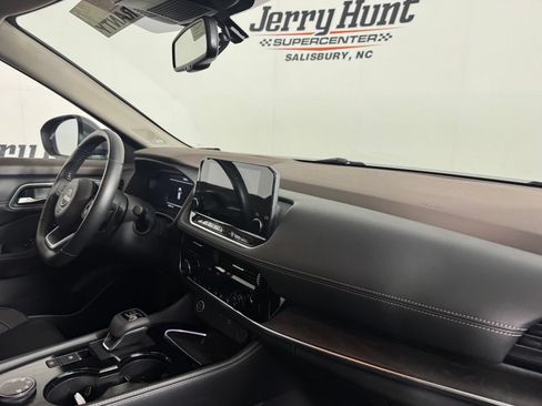 Used 2023 Nissan Rogue Platinum w/ Platinum Premium Package AWD/4WD image 46