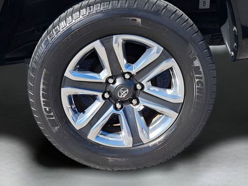 Used 2016 Toyota Tacoma Limited w/ Towing Package image 5