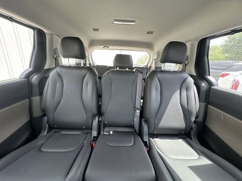 New 2026 Kia Carnival EX FWD image 22