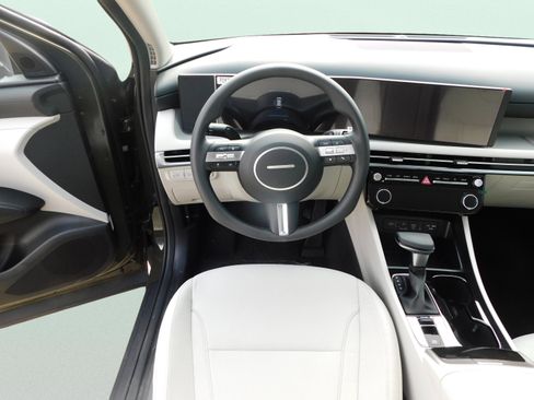 Used 2025 Hyundai Tucson SEL image 11