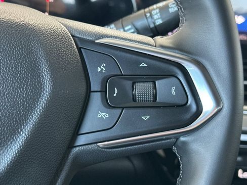 Used 2026 Chevrolet Trax LT w/ LT Convenience Package FWD image 32