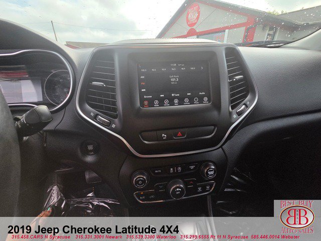 Used 2019 Jeep Cherokee Latitude Plus w/ Cold Weather Group AWD/4WD image 15
