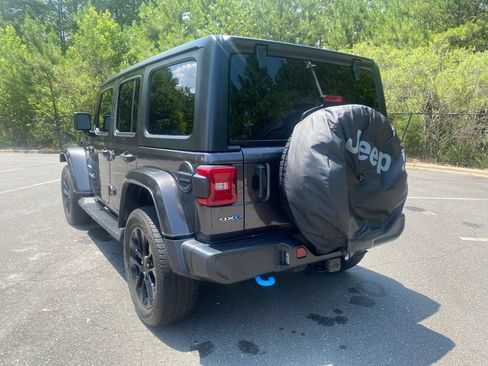 Used 2022 Jeep Wrangler Unlimited Sahara w/ Cold Weather Group AWD/4WD image 7